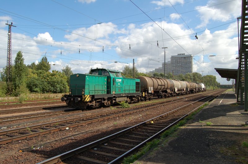 BASF-Lok 1001 is waiting for tank cars in Ludwigshafen-Mar. 05.09.2007