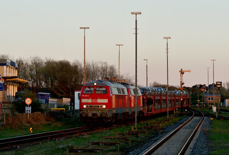 218 319-2 und 218 364-8 erreichen am Abend des 18.04.2009