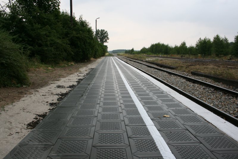renovierter Hausbahnsteig im Bahnhof Wezyska. Zustand 04.07.2008 