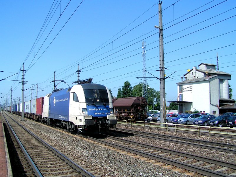 ES64U2-20 (WLB) pulling a container train in the direction of