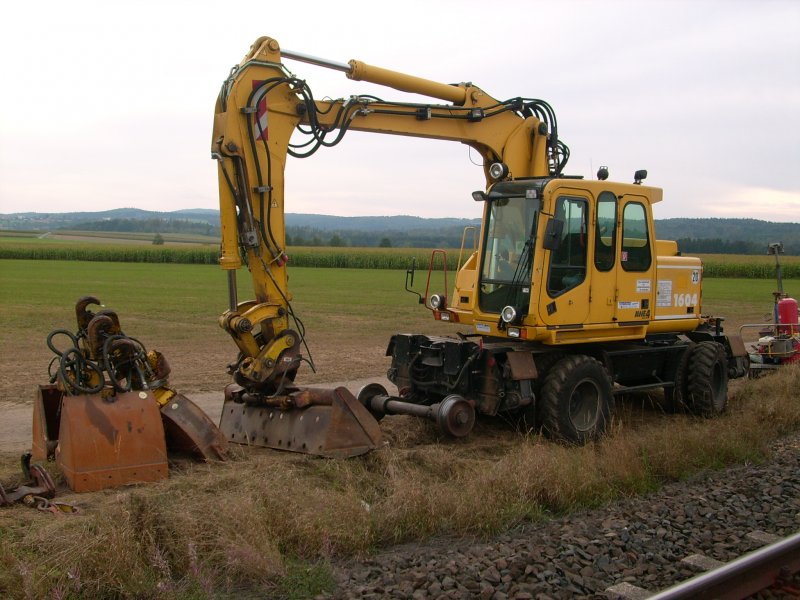 Two-way excavator with quick coupler and clamshell. 09/28/2009 18:30 Wiesau-Schönfeld