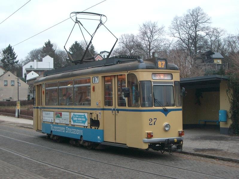 TW 27 der Woltersdorfer Stra�enbahn an der Endstelle Woltersdorfer Schleuse.