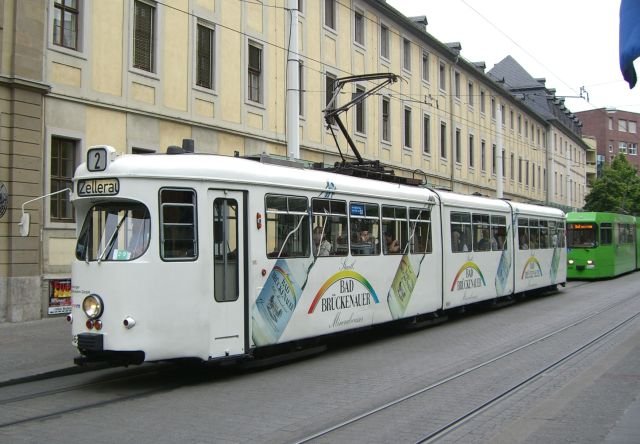 WVV 246 - D�WAG/BBC 3-teilig-8-achsige Stra�enbahn
am 26.5.2008, Haltestelle Juliuspromenade 