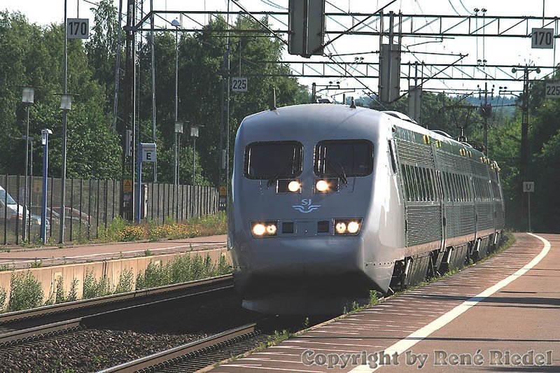 Eine X-2000 bei der Durchfahrt aus Richtung H�ssleholm nach Malm�,