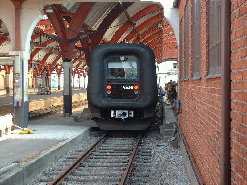 X31 Contessa 4539 am 05.09.2002 im Bahnhof Malm� C. 