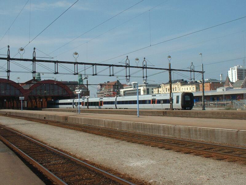 X31 Contessa am 05.09.2002 im Bahnhof Malm� C. Der X31