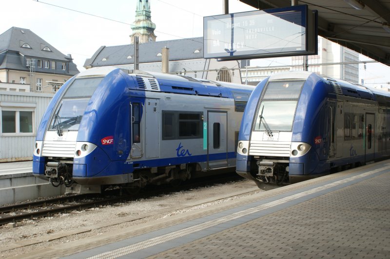 SNCF Rame 369 und 370 (Z24500/26500).Geschwistertreffen im Bahnhof Luxemburg. 