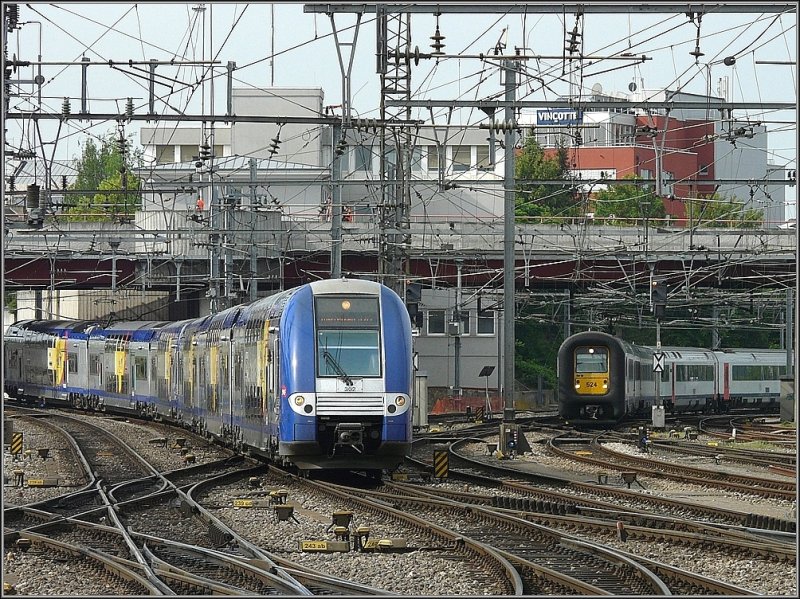 Franz�sische und belgische Paralleleinfahrt in den Bahnhof von Luxemburg. 09.05.09