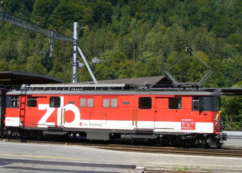 zb - Triebwagen De 4/4 110 003-1 im Bahnhof von Interlaken Ost am 02.09.2007