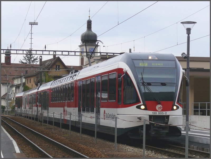 Zentralbahn SPATZ (Schmalspur-Panorama-Triebzug) 130 005-2 in Hergiswil. (13.11.2007)