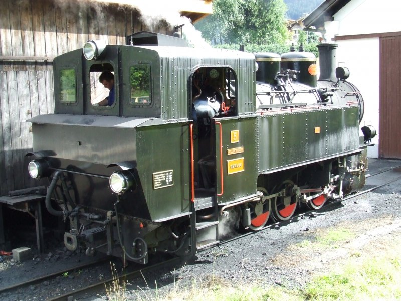  Gerlos der Zillertalbahn beim F�ttern in Mayrhofen am 24. Juli