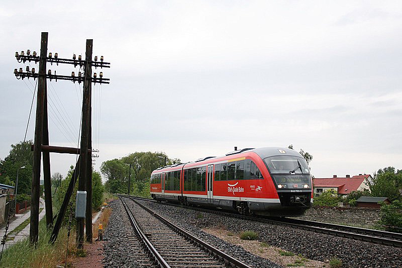 Zug bei der Einfahrt in Eickendorf ! Strecke Magdeburg-Aschersleben !