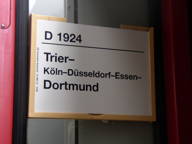 The train destination signs for D 1924 on 27/8/2006! Recorded