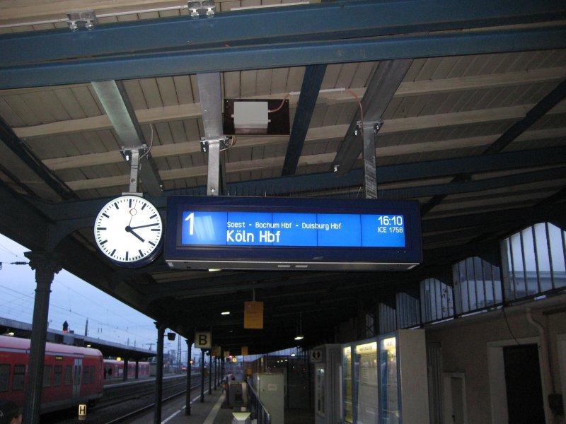 Destination displays for the last train from Dresden to Cologne