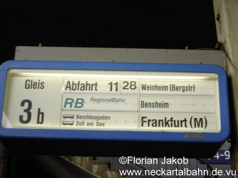 Ein falscher Zugzielanzeiger, denn normalerweise fahren die RBs von Heidelberg