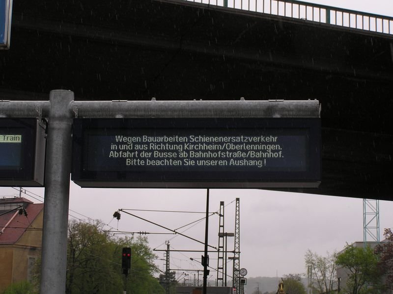 Zuglaufschild vom 14.04 bis voraussichtlich 19.04.09 am Bahnhof Wendlingen. (18.04.09)