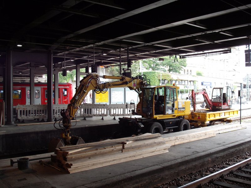 Work train with a backhoe and trailer. (automatically translated, Powered
