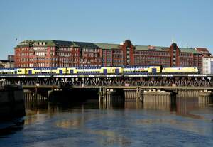 ME 146-09 mit DLr 81996 (Tostedt–Hamburg Hbf) am 02.06.2017 auf der Oberhafenbr�cke in Hamburg