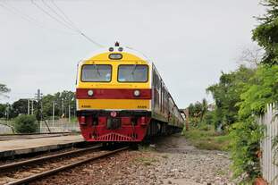 SRT AHK 4506 (Baujahr: 1993) bei der Ankunft mit dem RAP 111 (Rapid Train Nr.