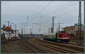 Köthen vor dem großen Umbau (VII): 112 565-7 erreicht mit dem Sonderzug 74338 den Bahnhof Köthen.