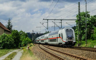 Hier durchfährt IC 2063 Karlsruhe - Leipzig gleich den Bahnhof Orlamünde, nächster Halt ist Jena-Göschwitz.