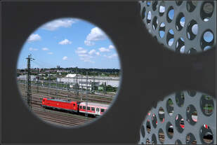 Die Lok im Focus -    Einfahrende RE in den Heilbronner Hauptbahnhof.