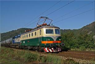 Retro Bobina E499 0042 mit einer unbekannten 742 am haken am 22.08.2019 auf dem Weg nach Usti nad Labem.