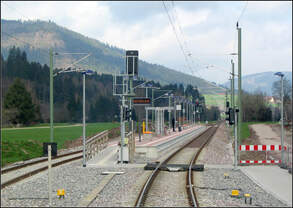 Mit der S41 das Murgtal hinunter -    In Heselbach wurde beim Ausbau für den Stadtbahnbetrieb eine Kreuzungsmöglichkeit geschaffen.