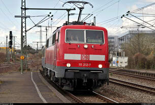 111 212-7 von DB Regio Baden-Württemberg als RE 81783 (RE90) von Stuttgart Hbf nach Nürnberg Hbf, ersatzweise für die noch nicht einsatzbereiten Stadler FLIRT 3 XL der Go-Ahead
