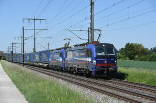 Br 193 518  en UM Tractant des wagons container   Ici entre Hindelbank et Lyssach    ©2020 {Olivier Vietti-Violi}