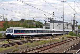 Bnrdzf 483.0 (50 80 80-35 141-6 D-TRAIN) der TRI Train Rental GmbH mit Schublok 182 597-5 (Siemens ES64U2-097) der Mitsui Rail Capital Europe GmbH (MRCE), im Dienste der Abellio Rail