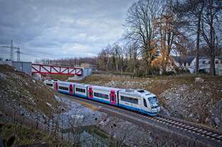 VT 116 der RegioBahn am 13.12.2020 kurz nach der Ausfahrt aus dem Haltepunkt Hahnenfurth/Düssel 