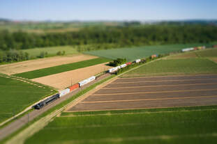 Durch die Möglichkeit Eisenbahnfotos auch aus der Luft machen zu können entstand die Idee mal ein wenig mit dem PC was auszuprobieren.