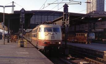 Ende 1989 kehrte die vorher mit besonderen Schnellfahrdrehgestellen ausgestattete und beim BZA Minden beheimatete 103 118 in den normalen IC-Dienst zurück.