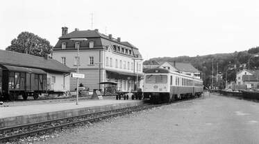 Dieselbe Garnitur 628 007 + 024 in Eichstätt Stadt (August 1983).
