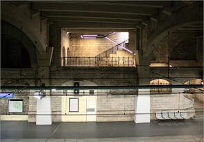 RER-Station Boulainvilliers in Paris -    Die ursprünglich nach oben offene Station wurde 1990 eröffnet und war ein Bahnhof der westlichen Petit Ceinture.