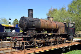 Lokomotive E 1090 der Miljoenenlijn - Zuid Limburgse Stoomtrein Maatschappij (ZLSM), zur Besichtigung auf der Drehscheibe abgestellt.