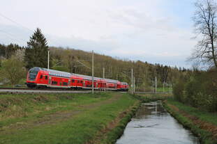 Trotz der bereits erfolgten Elektrifizierung der Südbahn von Ulm nach Friedrichshafen kommen weiterehin vereinzelt Loks der Baureihe 218 zum Einsatz.