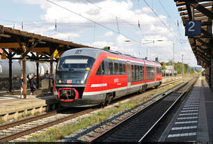 Mit dem Fahrrad von Kassel nach Halle (Saale) | Tag 2 Witzenhausen–Gernrode-Niederorschel  Strecken-km: 139,4    642 520-0 (Siemens Desiro Classic) beim Halt im Bahnhof Leinefelde auf Gleis 1.