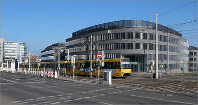 Die Stadtbahn vor der Haustüre -     An der Löwentorkreuzung entstand in den letzten Jahren ein neuer Bürokomplex mit der Stadtbahnhaltestelle der U12 direkt vor der Haustüre.