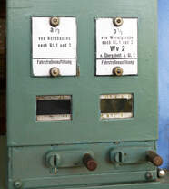 Stellwerkapparat auf dem eigentlichen Stellwerk: Im Bahnhofsgebäude im Bahnhof Wernigerode Westerntor ist nicht nur der Souvenirshop untergebracht, dort sind auch stellwerktechnische Anlagen