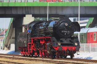 ReKo Ochsenlok 41 1144 steht am 4 Mai 2024 in Wolsztyn whrend die Vorbereitungen der Dampflokparade.