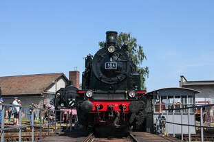 184 DME aus der Froschperspektive (Darmstadt-Kranichstein, 31.05.2025)