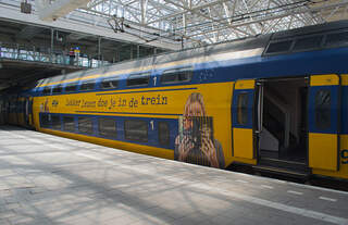 VIRM 9592 regt dazu an, sich die Zugfahrt mit einem Buch zu vertreiben.