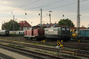 V100 1365 und 151 001 im abendlichen Regenschauer des 16.08.2025 in Nördlingen 