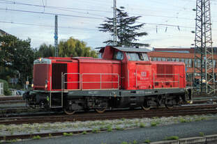 212 323-0 am Nürnberger Hauptbahnhof (03.10.2025)