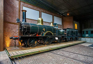 Die 1865 gebaute 1B Dampflokomotive SS 13 „de Bril“ (die Brille), ab 1921 NS 705 (NS-Baureihe 700), am 24 Juni 2025 im Het Spoorwegmuseum (bis 2005 NSM - Nederlands Spoorwegmuseum /