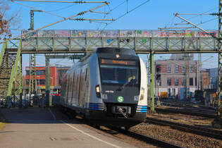 430 250 bei der Einfahrt als Linie S2/1 nach Herrenberg in Waiblingen.
