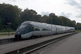 AARHUS (Region Midtjylland), 03.09.2023, Einfahrt von DSB 5871 in den Hauptbahnhof