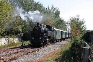 CSD 433 001 (CD 90 54 3 991 007-6) fhrt am 27.September 2025 mit dem Os 14662 von Breclav in Lednice ein.
